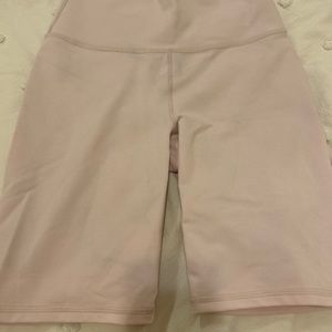 Light pink short leggings